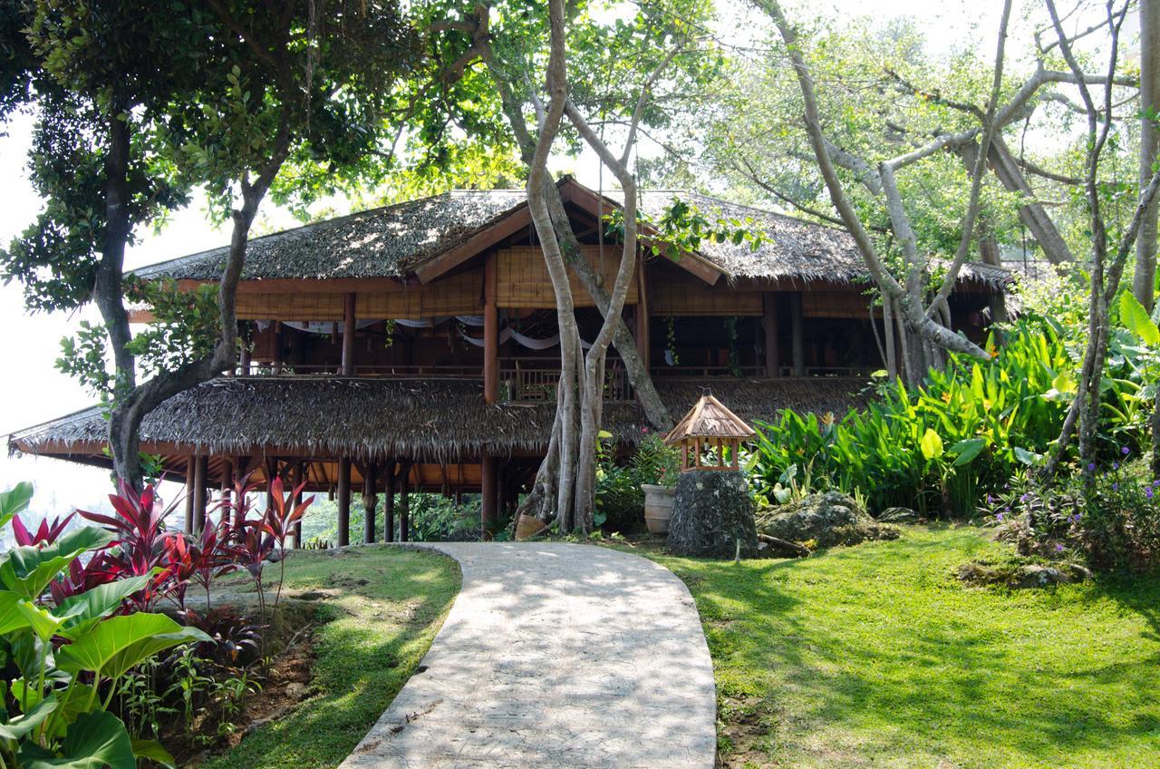 Hawaii Resort Family Suites Anyer Exterior foto